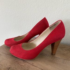 Jill Stuart red pumps